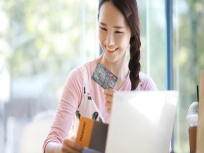 Trả chậm thẻ tín dụng có bị gì không ?