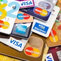 Tại sao bạn nên chọn quẹt thẻ tín dụng thay vì sử dụng tiền mặt?