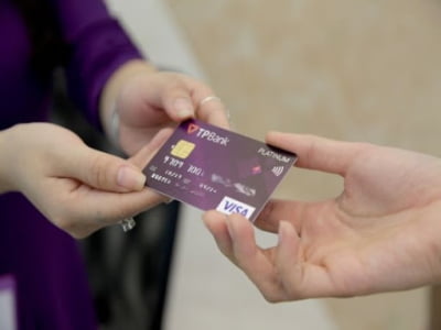Thẻ tín dụng TPBank rút tiền mặt được không? Mức phí là bao nhiêu?