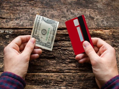 Có nên sử dụng dịch vụ rút tiền thẻ tín dụng tại nhà không?