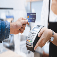 Điểm mặt các khoản phí rút tiền thẻ tín dụng mà bạn cần biết