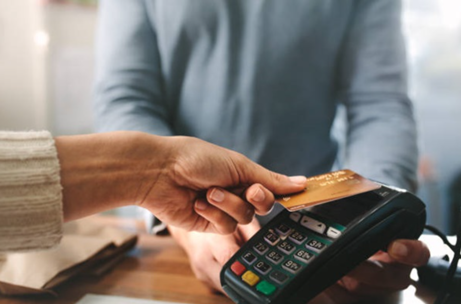 Khám phá những lợi ích và rủi ro khi rút tiền thẻ tín dụng